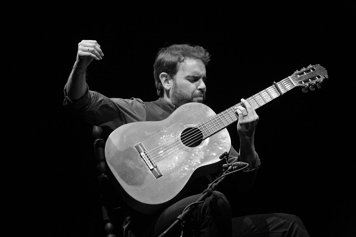 Dani de Moron tocando la guitarra