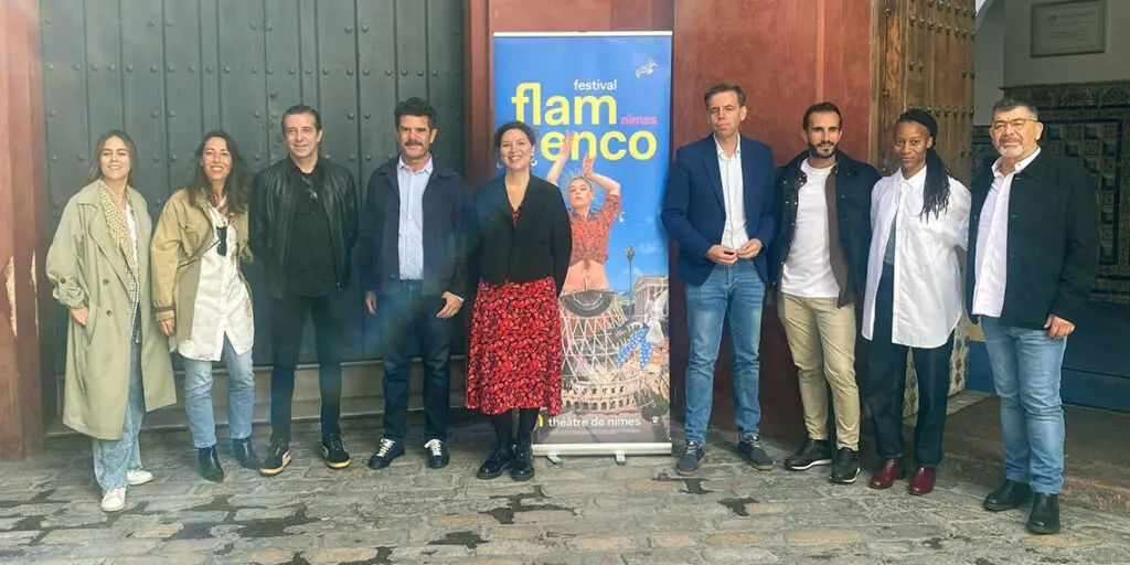 Foto del equipo en la presentación Festival de Nimes