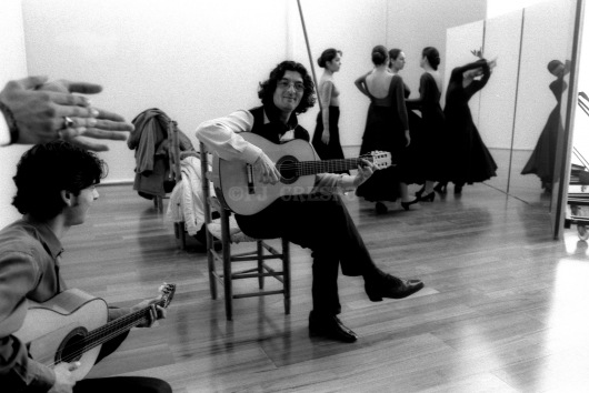 Moraíto Chico, en el rodaje de la película 'Flamenco', de Carlos Saura, en la antigua  Estación de Córdoba o Plaza de Armas. Sevilla, 1995. Foto: FJ Crespo