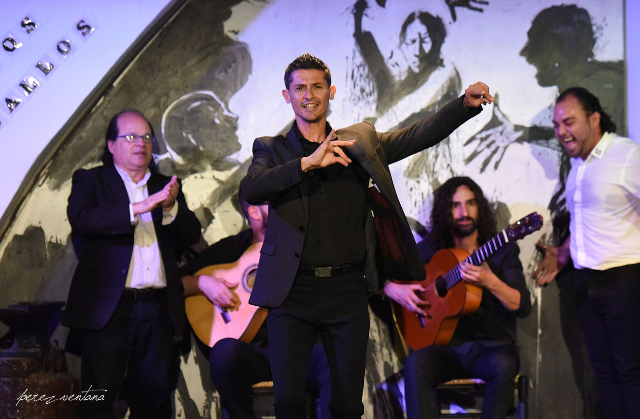 El bailaor Rafael Campallo. Espectáculo 'Guitarra, cante y baile flamencos' en el Tablao Los Gallos, Sevilla. Foto: Quico Pérez-Ventana