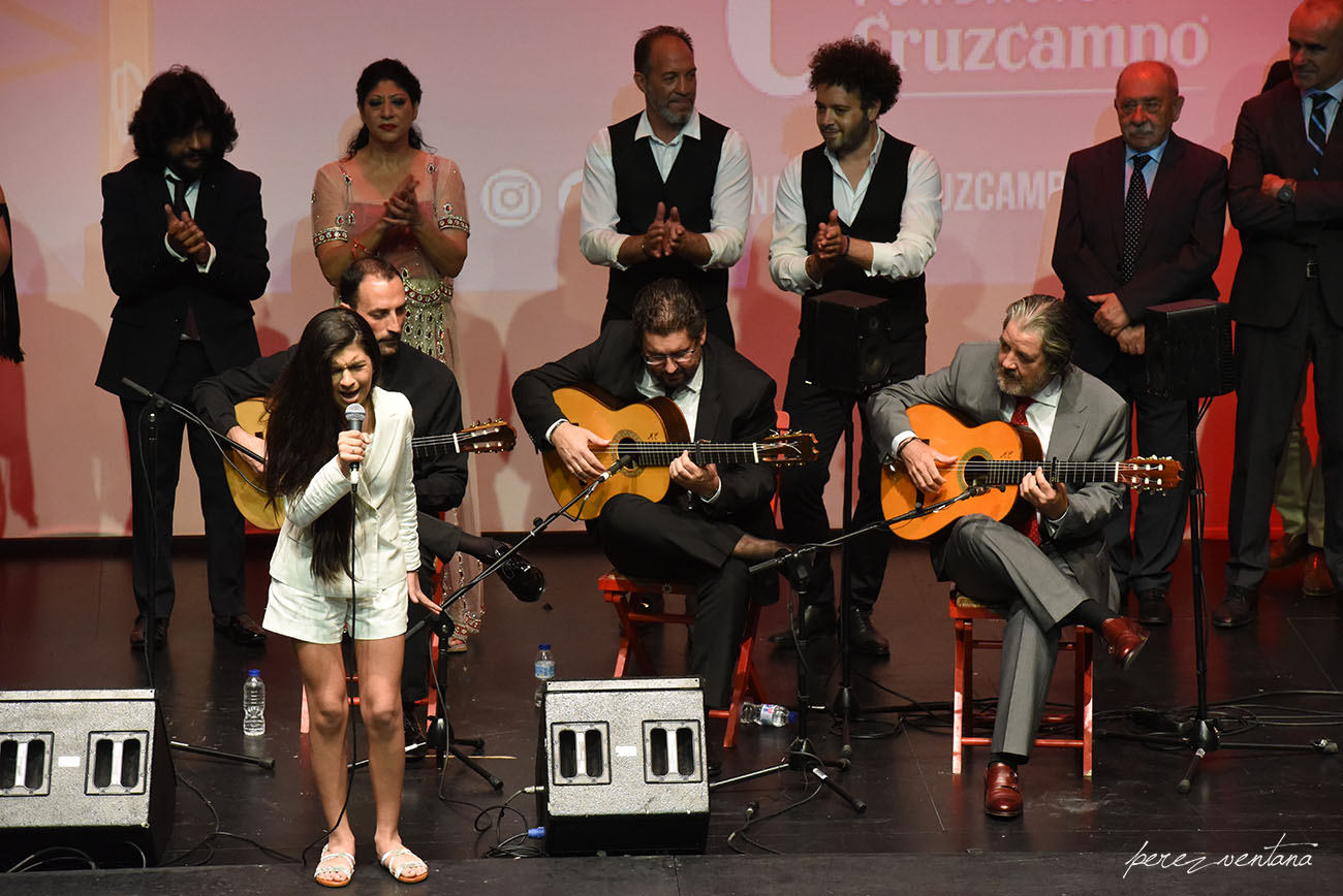 Al cante, la joven Esmeralda Rancapino. Gala XXXII Compás del Cante, Box Cartuja. 29 Mayo 2019. Foto: Quico Pérez-Ventana