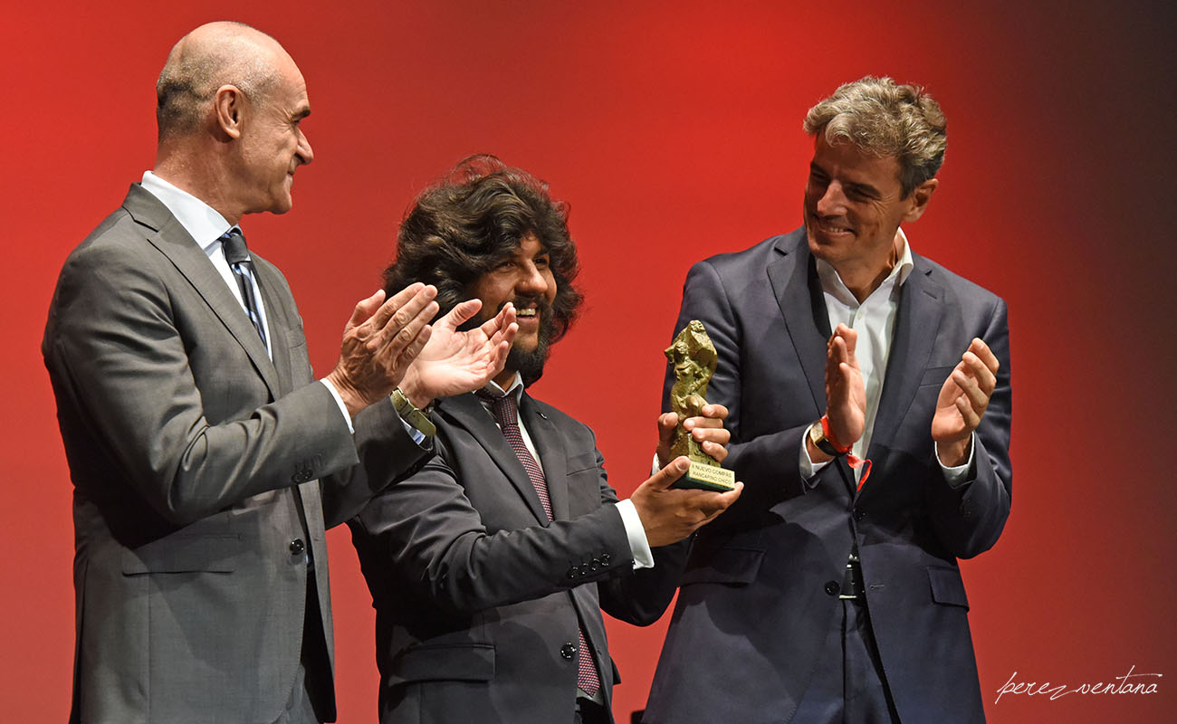 Antonio Muñoz (concejal de Cultura del Ayto de Sevilla), Rancapino Chico y Marcos Tarancón (vicepresidente de la Fundación Cruzcampo). Gala XXXII Compás del Cante, Box Cartuja. 29 Mayo 2019. Foto: Quico Pérez-Ventana