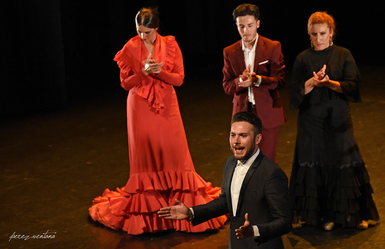 El cantaor Kiko Peña. Gala de Ganadores del concurso Talento Flamenco, Fundación Cristina Heeren. Ciclo Flamenco Viene del Sur. Teatro Central, Sevilla. Foto: Quico Pérez-Ventana