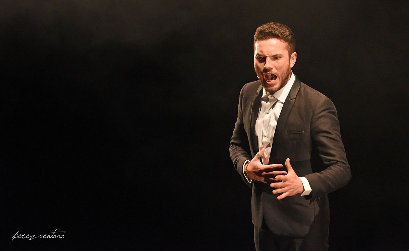 El cantaor Kiko Peña. Gala de Ganadores del concurso Talento Flamenco, Fundación Cristina Heeren. Ciclo Flamenco Viene del Sur. Teatro Central, Sevilla. Foto: Quico Pérez-Ventana