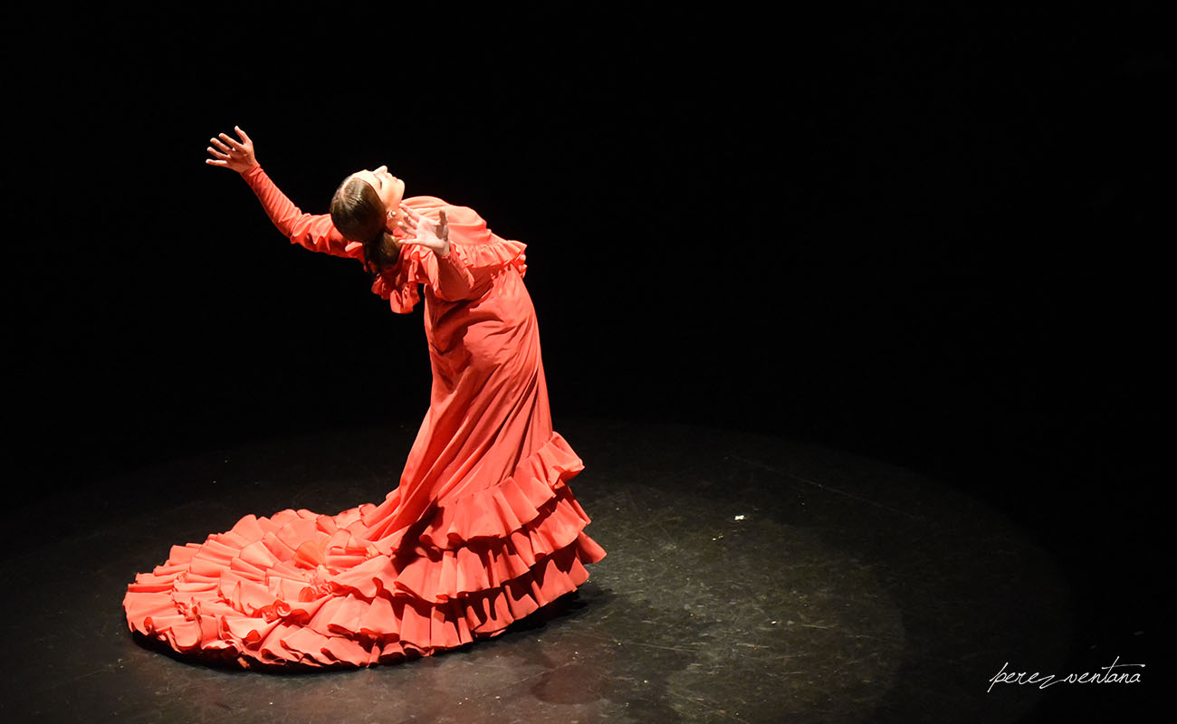 La bailaora Paula Salazar. Gala de Ganadores del concurso Talento Flamenco, Fundación Cristina Heeren. Ciclo Flamenco Viene del Sur. Teatro Central, Sevilla. Foto: Quico Pérez-Ventana