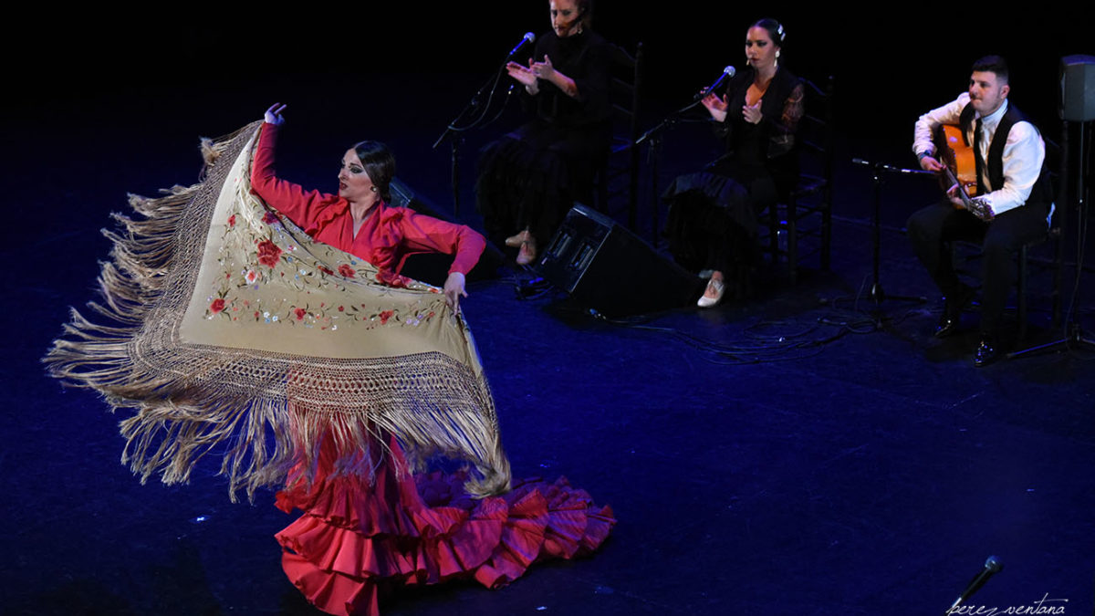 La bailaora Paula Salazar. Gala de Ganadores del concurso Talento Flamenco, Fundación Cristina Heeren. Ciclo Flamenco Viene del Sur. Teatro Central, Sevilla. Foto: Quico Pérez-Ventana