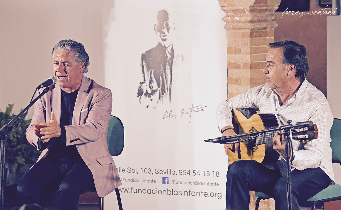 Al cante, Segundo Falcón. Al toque, Manolo Franco. Ciclo Conocer el flamenco, Fundación Blas Infante (Sevilla). Foto: Quico Pérez-Ventana