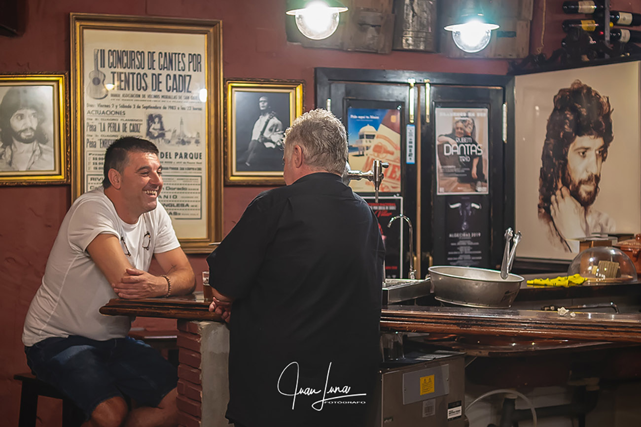 De charla en la Taberna del Marqués. Foto: Juan Luna