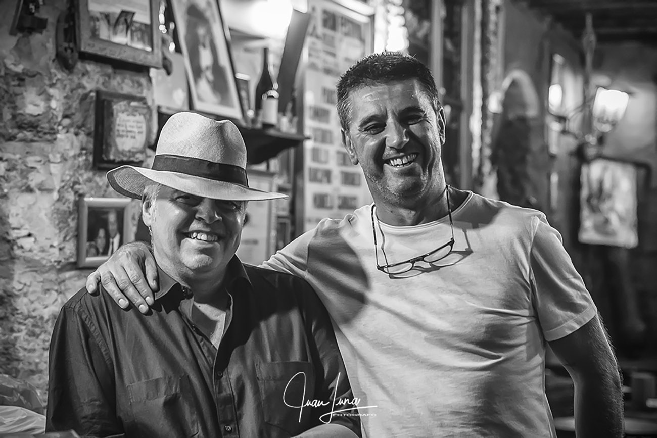 Luis Pérez (ExpoFlamenco) con Paco Gómez Ramos, propietario de la Taberna del Marqués. Foto: Juan Luna