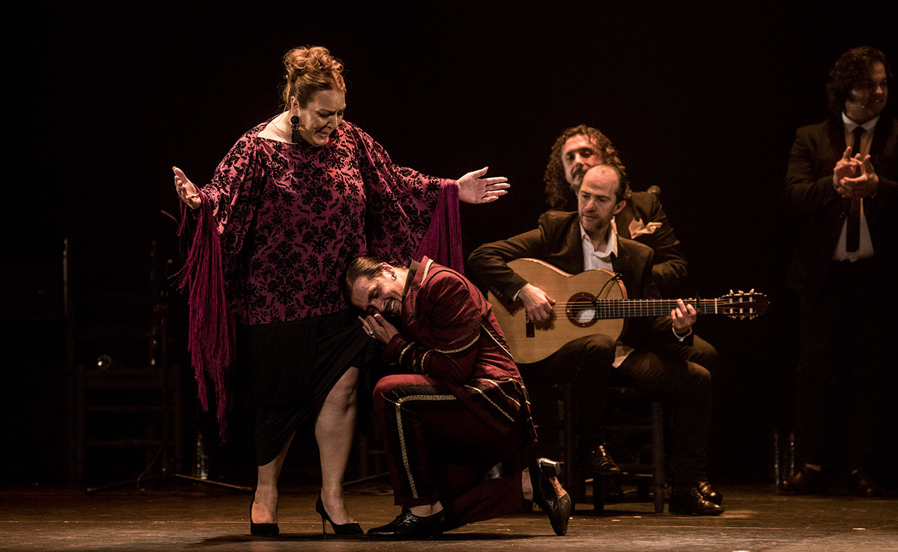 El Farru y su madre, Rosario Montoya La Farruca. Teatro Villamarta, Festival de Jerez 2020. Foto: Javier Fergo