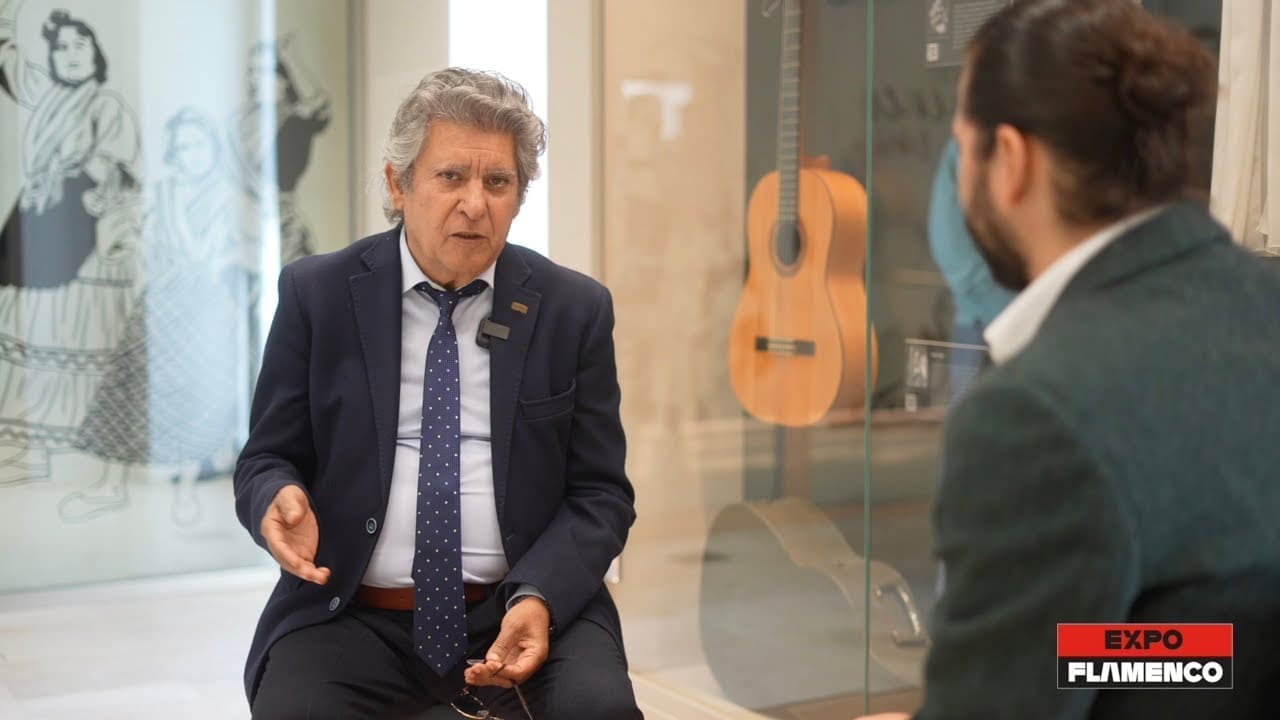 El cantaor lebrijano Manuel de Paula, durante su entrevista con Juan Garrido en el Centro Flamenco de Lebrija. Abril 2024.