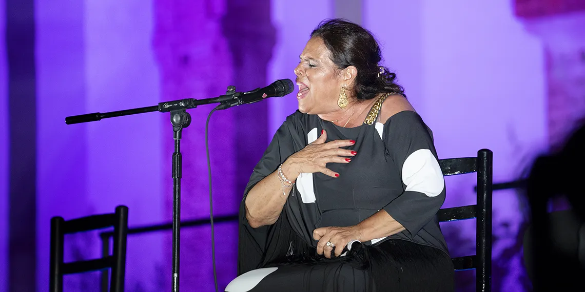 Cuando sale la Aurora se enciende Sevilla