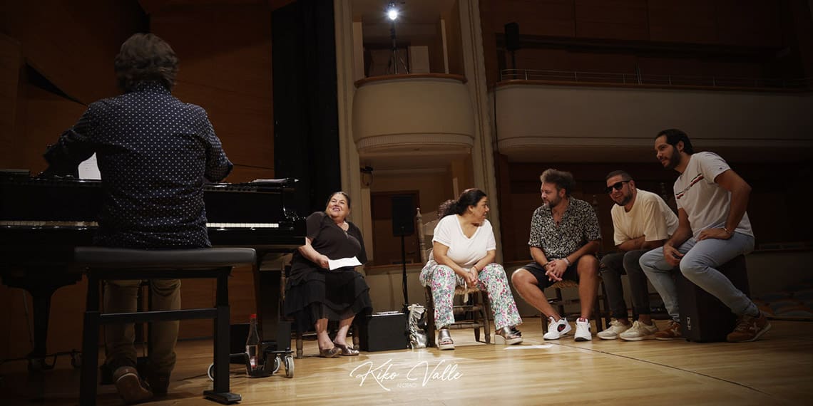 Nos colamos en el ensayo ‘De pozo y luna’