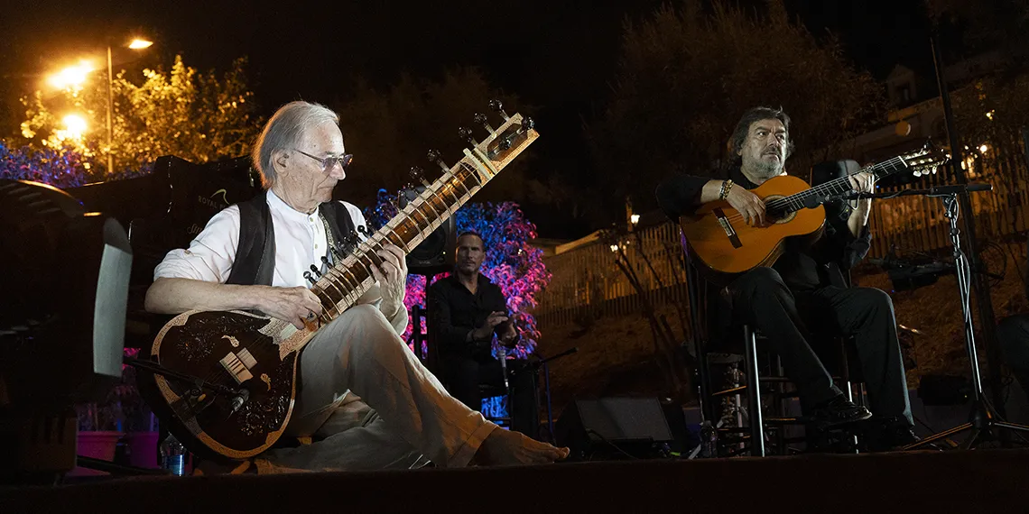 Un sitar, una guitarra, dos maestros y Triana