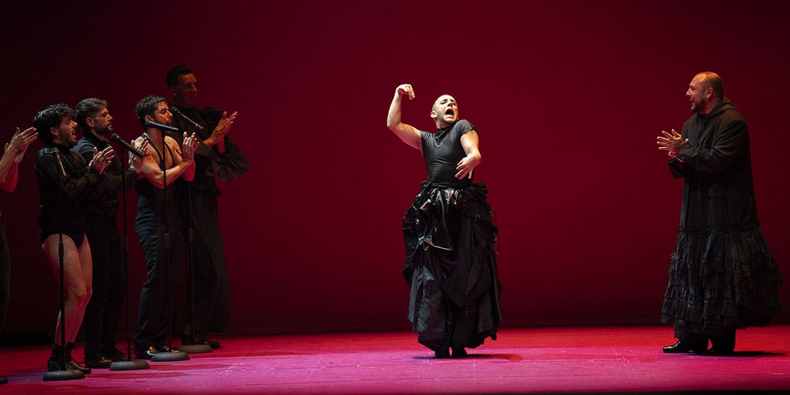 Liñán revienta La Bienal con su apoteósico ‘Muerta de amor’