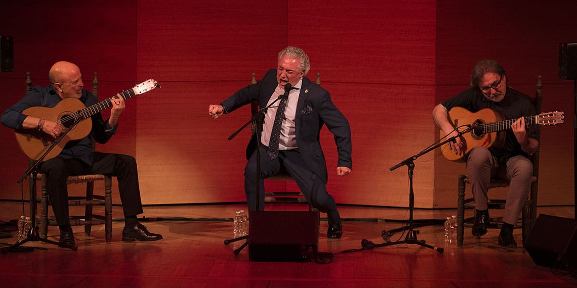 Segundo entre dos guitarras de primera