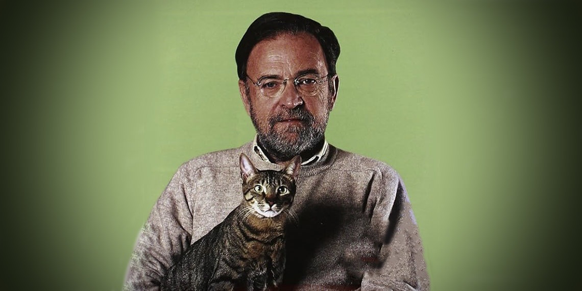 Antonio Burgos. Imagen de contraportada del libro 'Gatos sin fronteras'.