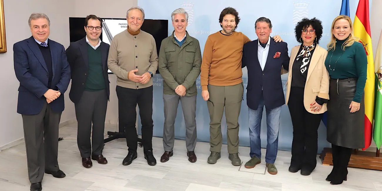 Antonio Real, Yessika Quintero y el presidente de AXIO, Jesús Corral, presentaron la gala Flamenco por la Vida. Foto: Axio