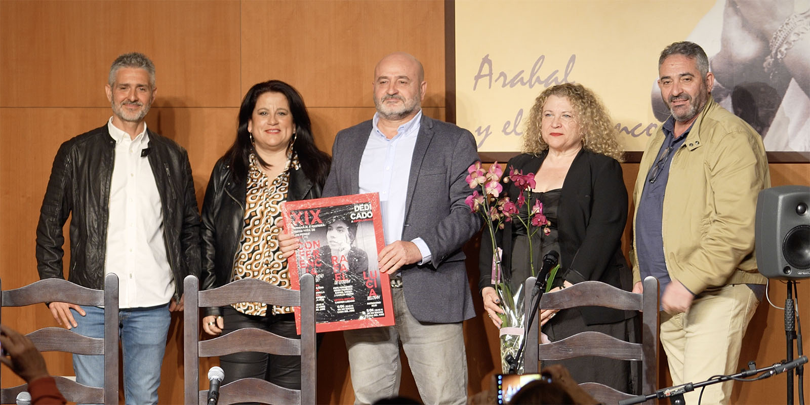 Reconocimiento a expoflamenco. De izqda a dcha: Raúl Matute, Mariángeles Ojeda, Quico Pérez-Ventana, Carmen Arjona y Juan Antonio Portillo. XIX Homenaje a Pastora Pavón ‘Niña de los Peines’. Arahal, Sevilla. 5 abril 2025.