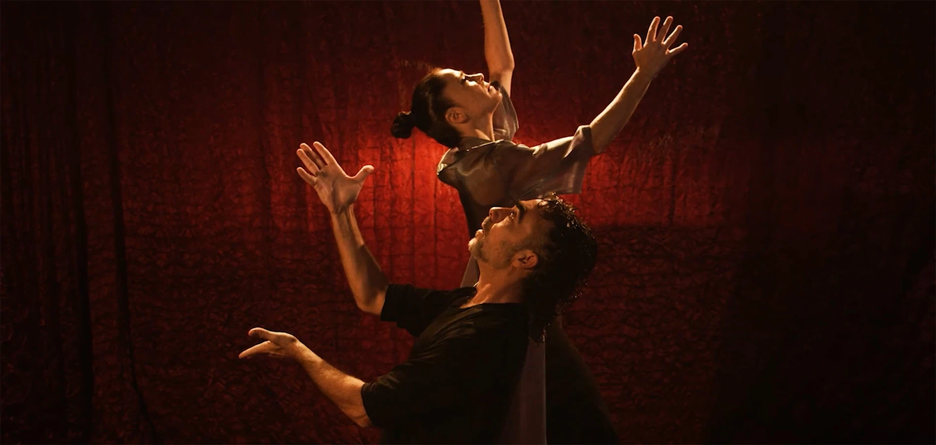 mario vargas chloe brule un espectaculo flamenco dancers