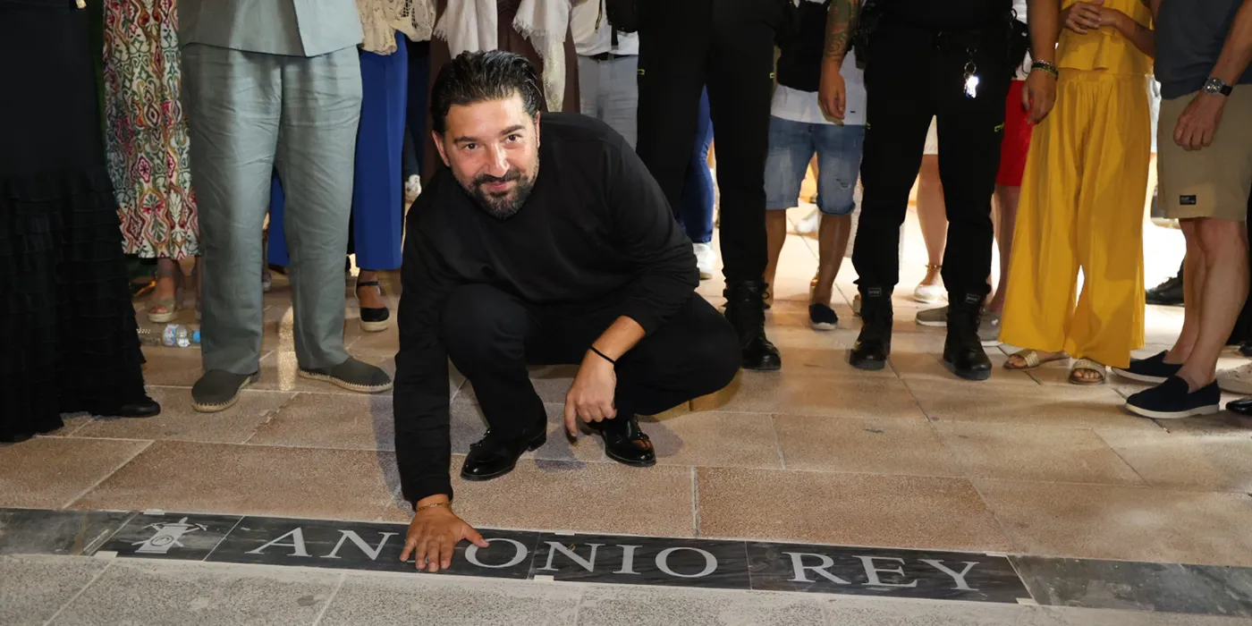 Placa a Antonio Rey en La Unión. Foto: Las Minas