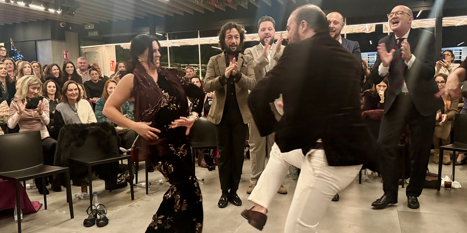 Juan Tejero e Irene Carrasco protagonizan la zambomba jerezana en Sevilla. Foto: Manuel Martín Martín