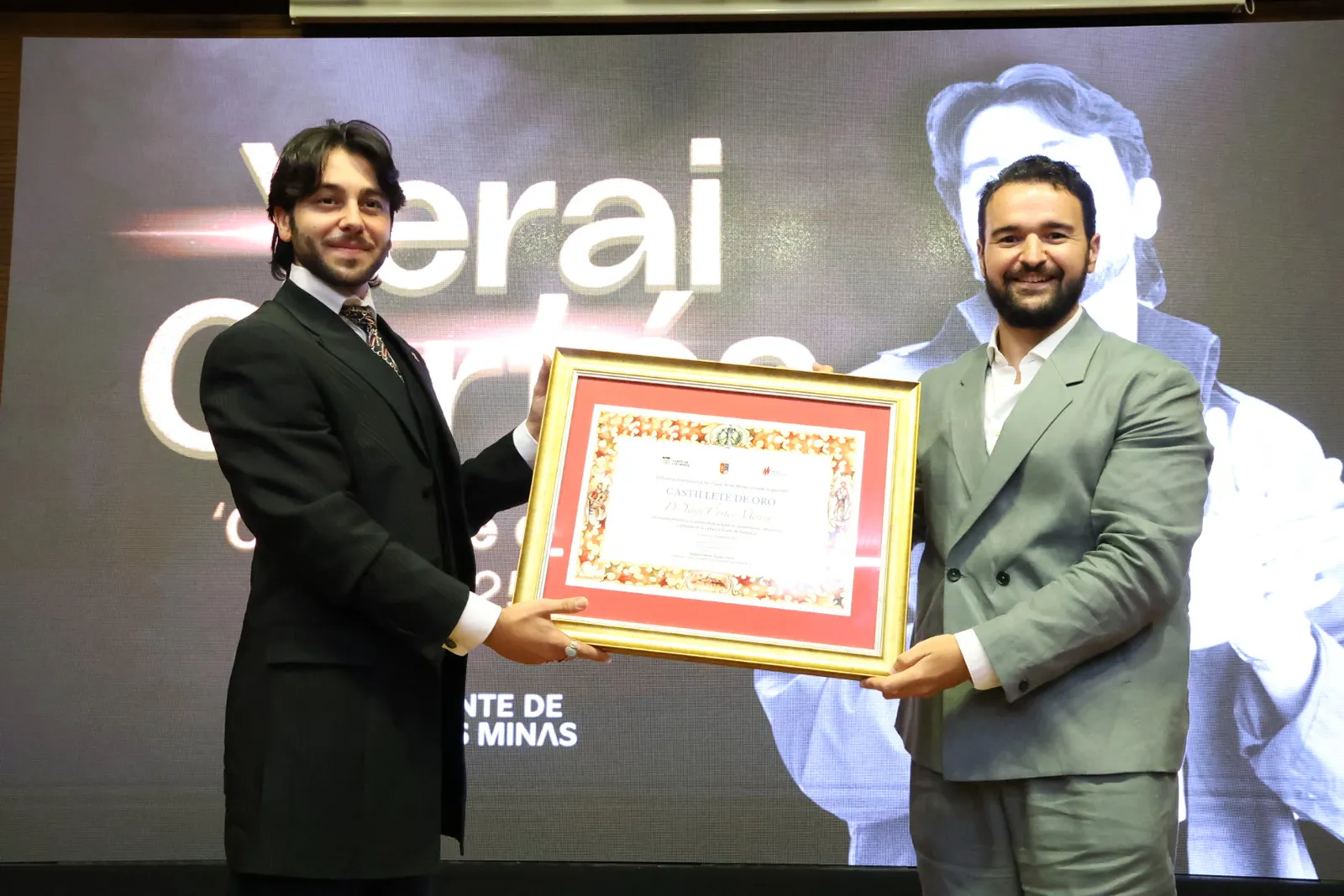 Yerai Cortés y Joaquín Zapata, presidente de la Fundación Cante de las Minas. Foto: La Unión
