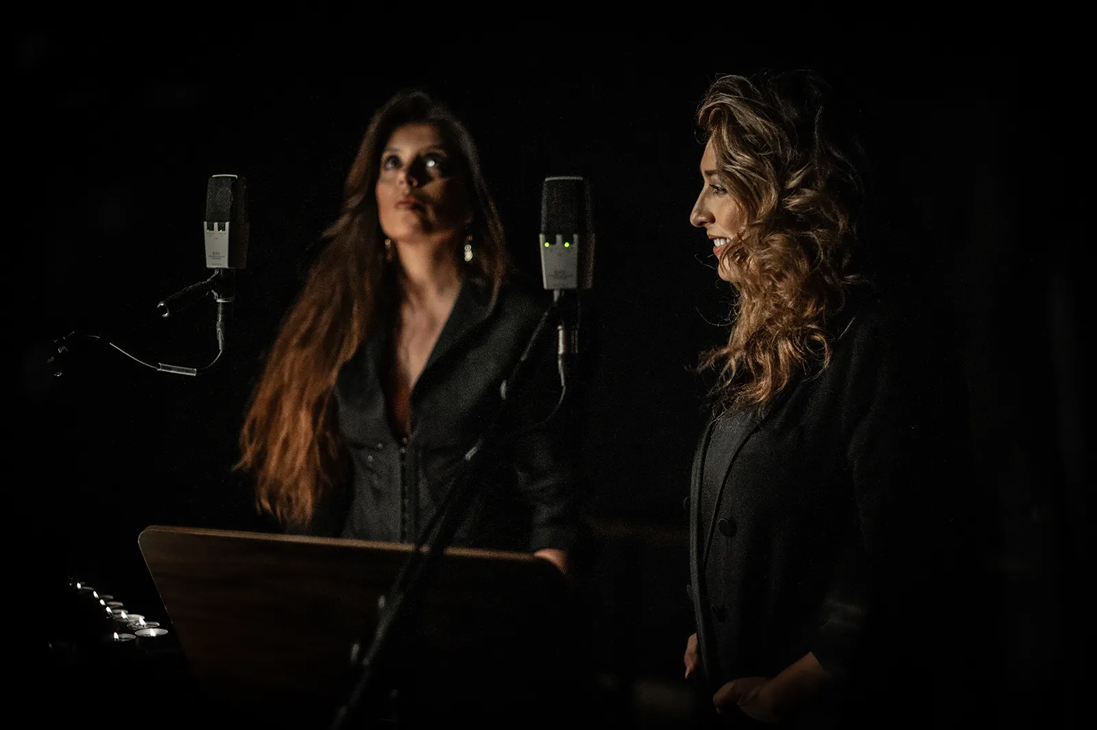 Soleá y Estrella Morente. Imagen promocional de 'Bajañí'.