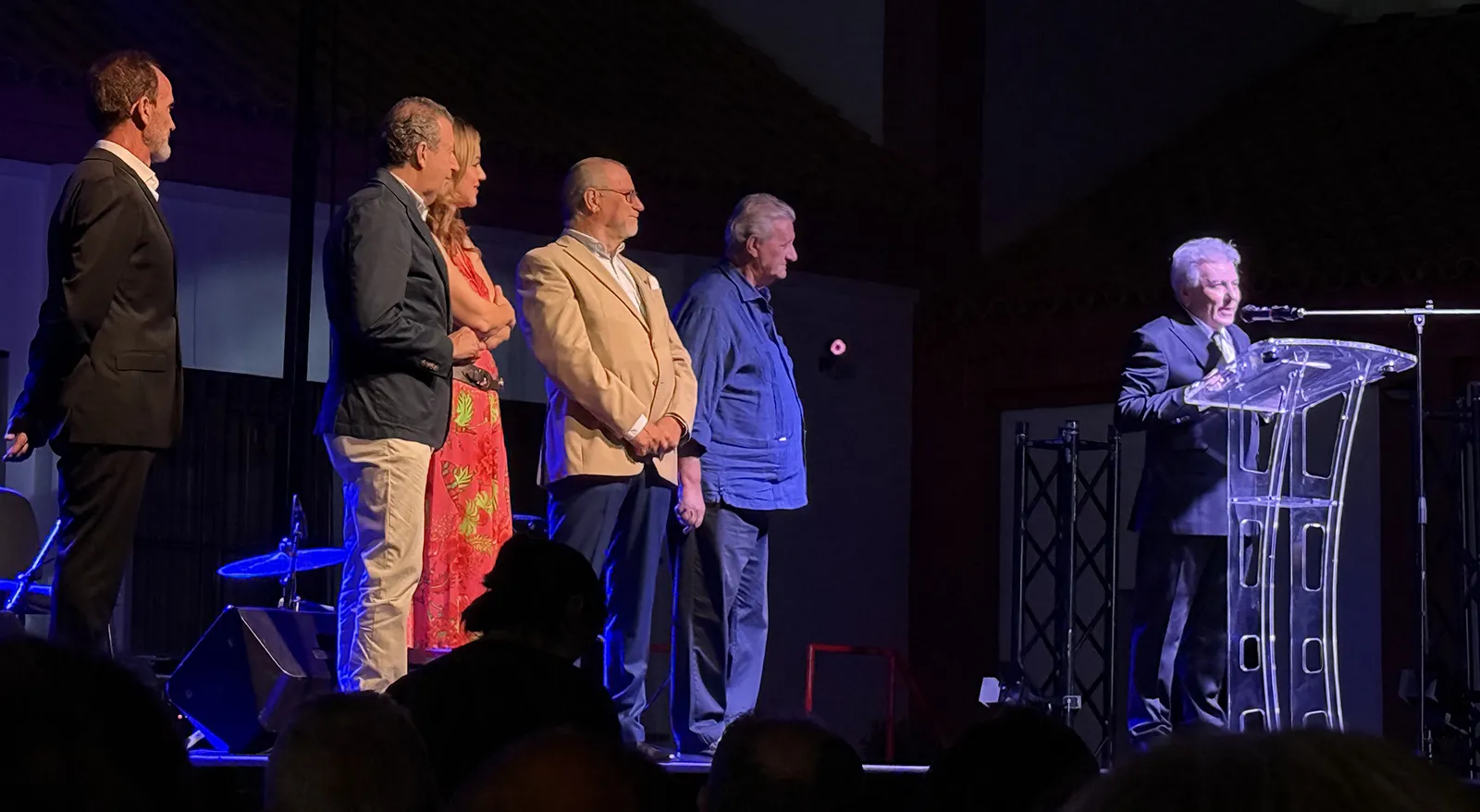 Miguel Gallardo, Javier Fernández (Diputación), Raquel Vega (primera teniente alcalde), Salvador Milla y Antonio Carrión. XLII Festival de Cante Flamenco El Búcaro.Hacienda Santa Cruz, San José de la Rinconada (Sevilla). 19 sep 2025. Foto: Carmen Arjona
