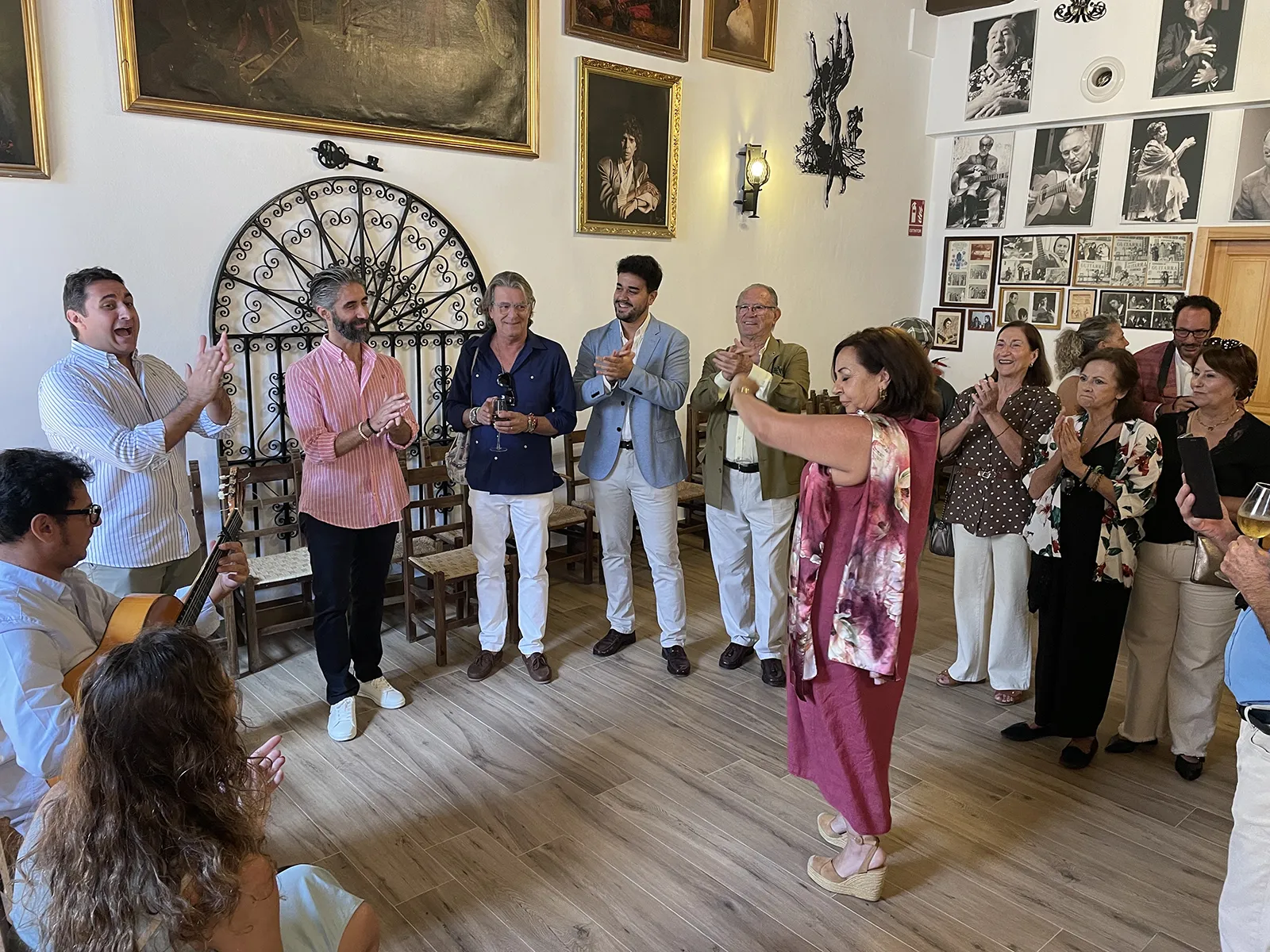 Conchi, la hija del recordado Antonín, por bulerías. Inauguración de la nueva sede de la Peña Flamenca Los Cernícalos, Jerez. Foto: Juan Garrido