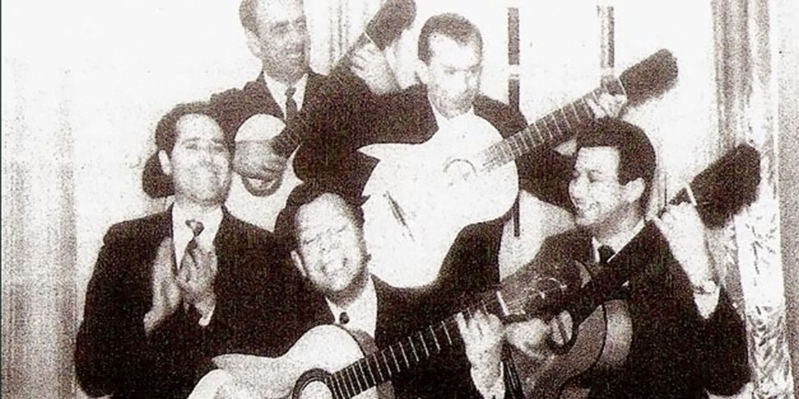 La elite flamenca de NY, anos sesenta. Desde Sabicas en medio hacia la derecha: Mario Escudero, Diego Castellón, Juan de la Mata y Domingo Alvarado. Foto: archivo Estela Zatania