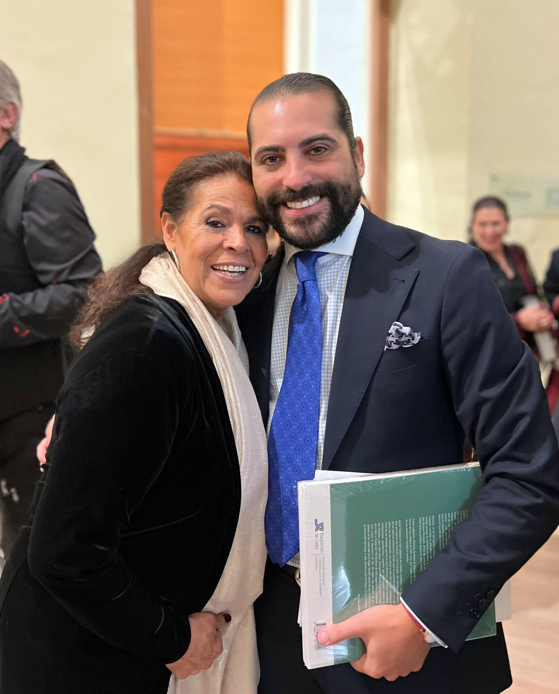 Juan Garrido, con Aurora Vargas. X Premios Internacionales del Flamenco 'Silverio Franconetti'. Palacio de Congresos de Cádiz. 16 nov 2025.