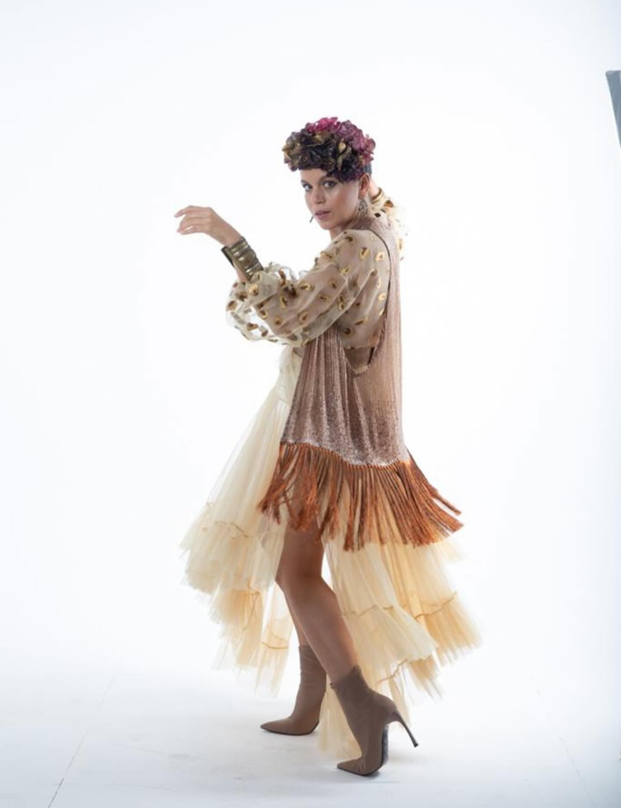 María Moreno, vestida por Teresa Torres para la exposición 'Poderío'. Foto: RRSS T.T.