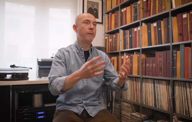 Carlos Martín Ballester, responsable de la digitalización de los ocho cantes del Mochuelo. Fotograma de un vídeo para ABC tomado por David del Río.