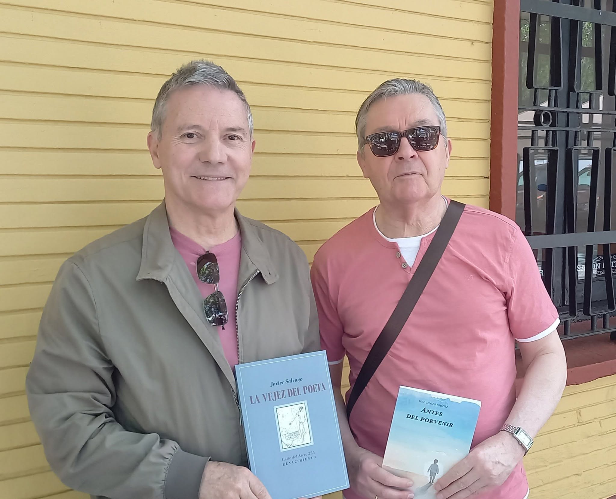 Javier Salvago y José Cenizo, mayo 2026. Intercambio de sus libros.