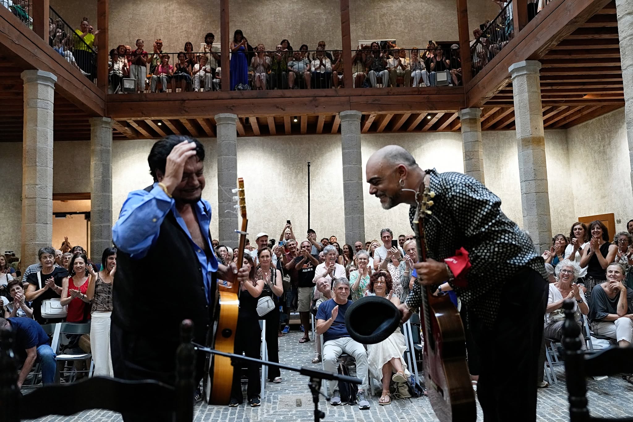 Felipe Maya y Jerónimo Maya, abrazo paternofilial en la guitarra. Foto: FOF