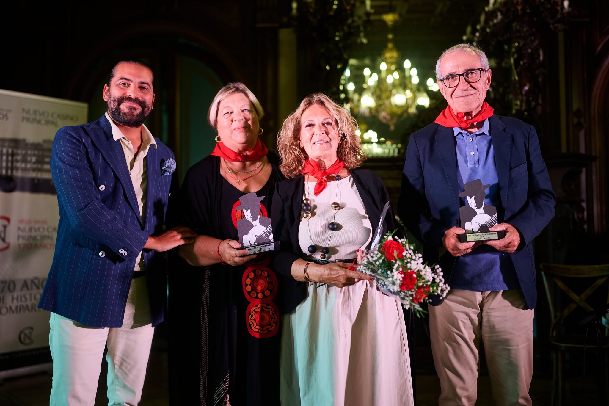 Premiados con el Galardón de la edición 12+1 de Flamenco on Fire, con Juan Garrido, presentador del acto. Foto: FOF