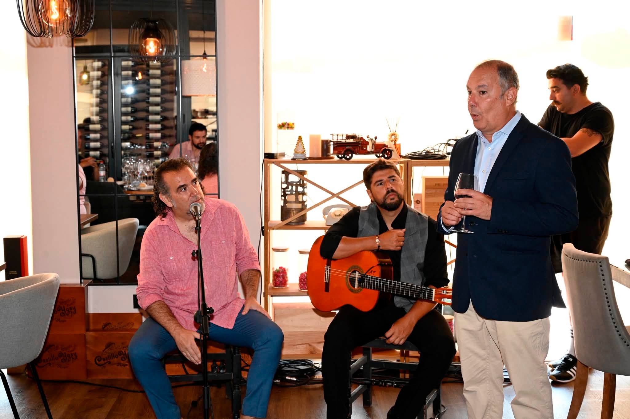 Charla de JoséMaría Castaño sobre los vinos de Jerez y sus cantes. LXV Festival Internacional del Cante de las Minas, La Unión (Región de Murcia). Foto: Las Minas