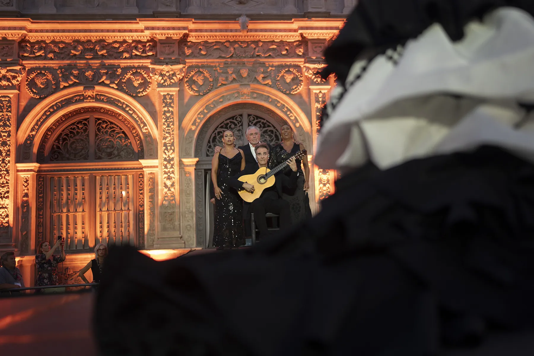 'Ecos primitivos. Cante en altura. Danza en tierra'. Pregón de la XXIV Bienal de Sevilla. Plaza de San Francisco. 9 sep 2026. Foto: Laura León / Bienal