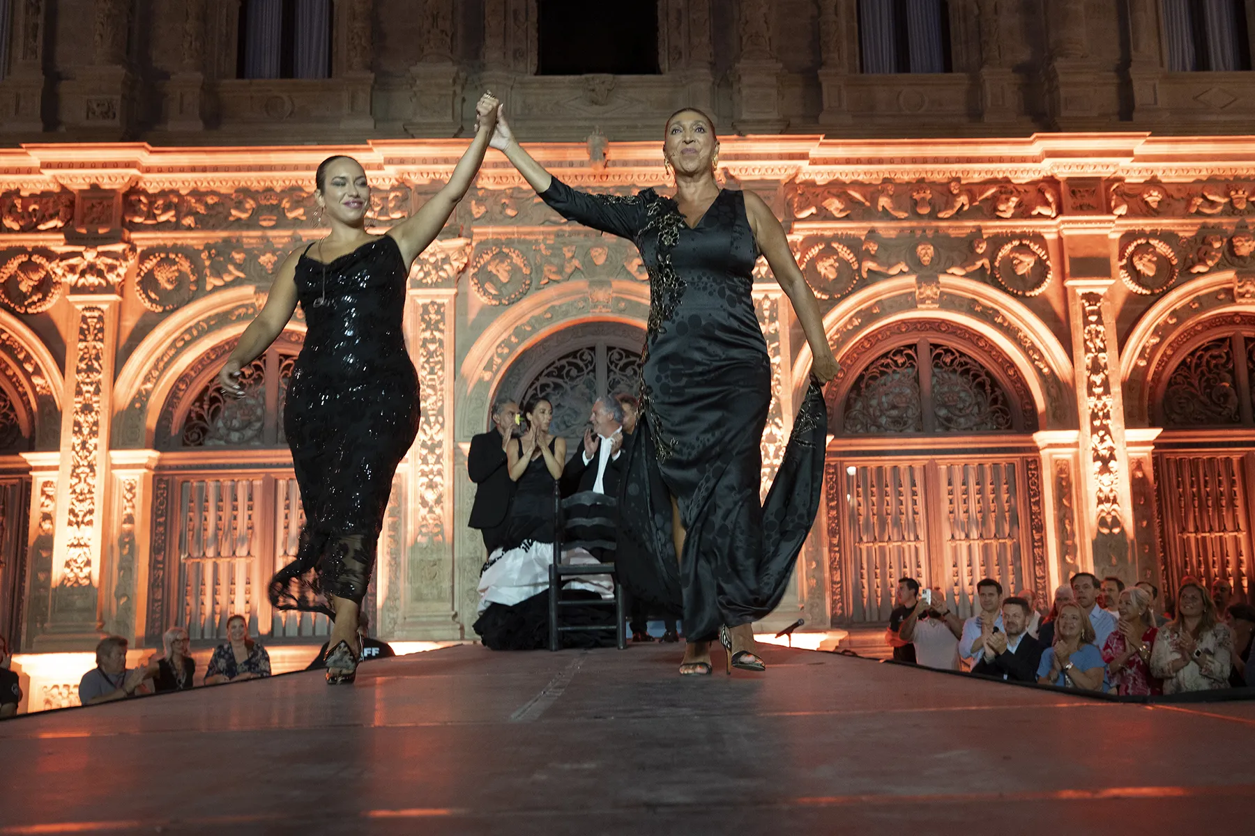 'Ecos primitivos. Cante en altura. Danza en tierra'. Pregón de la XXIV Bienal de Sevilla. Plaza de San Francisco. 9 sep 2026. Foto: Laura León / Bienal