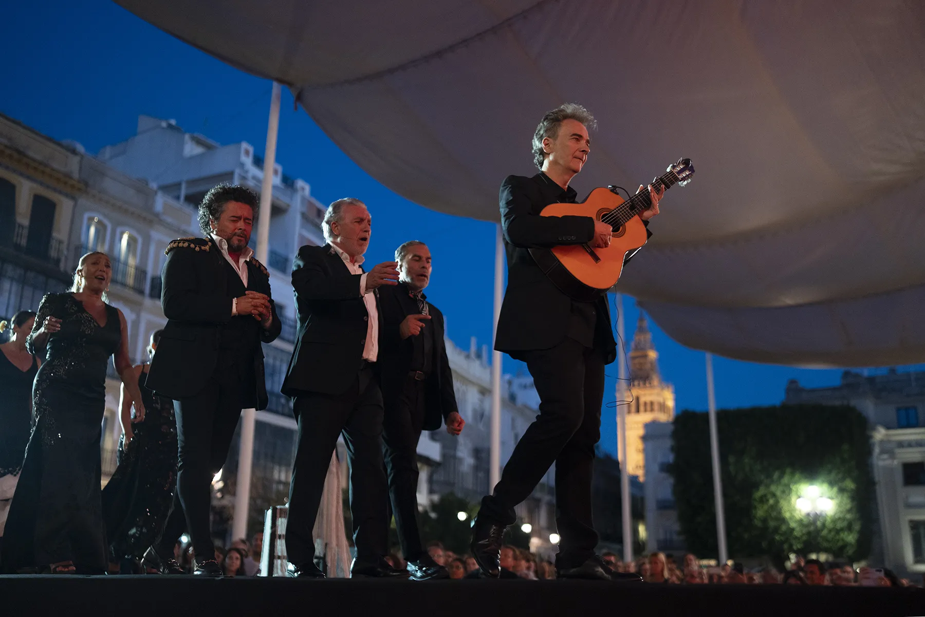 'Ecos primitivos. Cante en altura. Danza en tierra'. Pregón de la XXIV Bienal de Sevilla. Plaza de San Francisco. 9 sep 2026. Foto: Laura León / Bienal