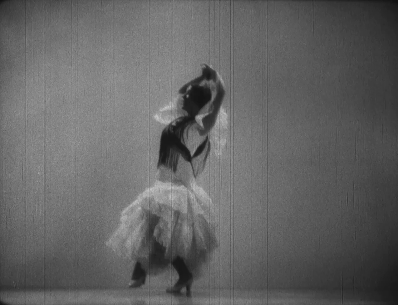Fotograma de Argentinita en el Tango del Escribano