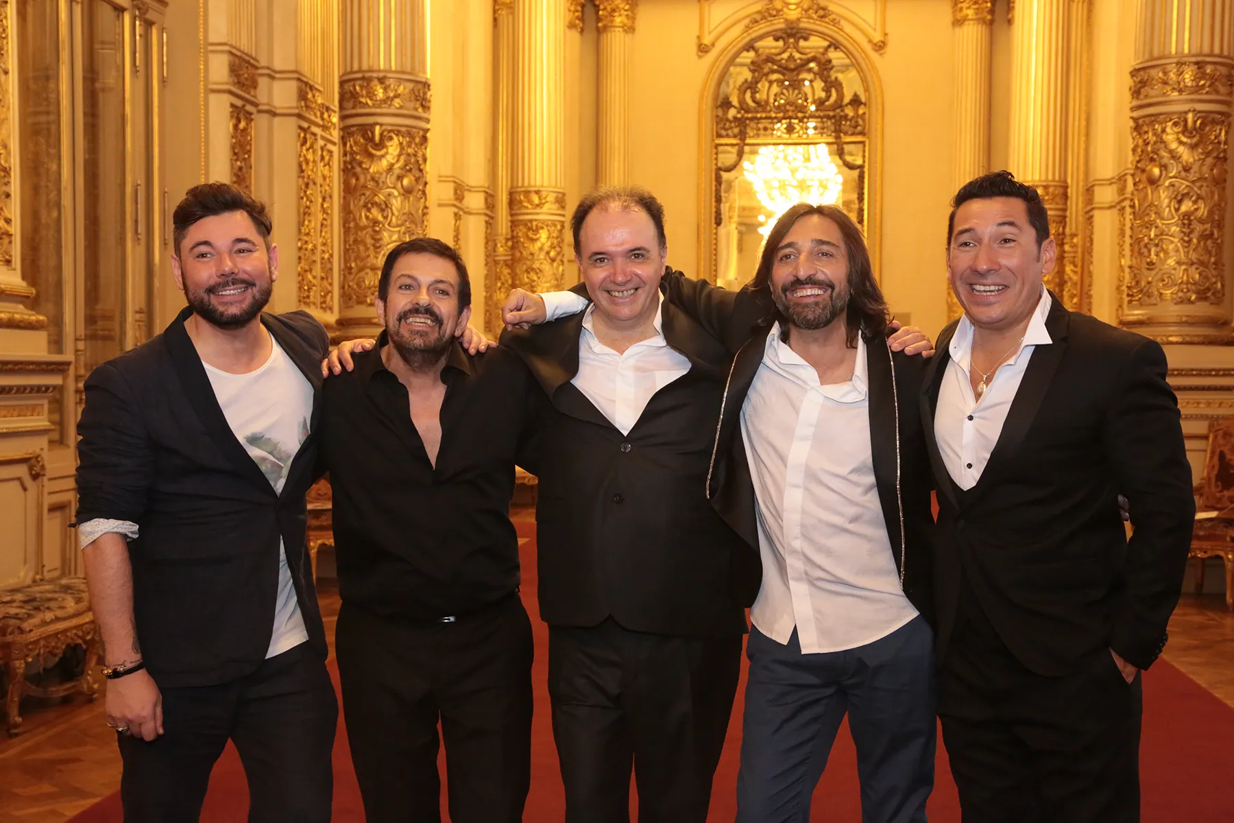 Edgar Ferrer, con Miguel Poveda, Guillermo Fernandez, Antonio Carmona y Ariel Ardit.