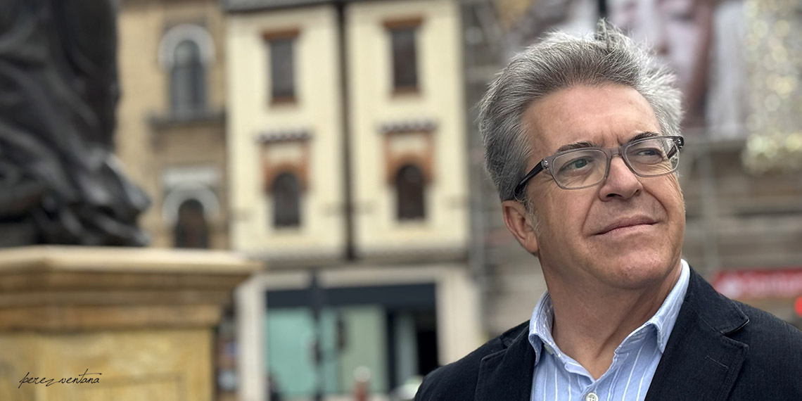 Ildefonso Vergara, en el Altozano, Triana. Foto: perezventana