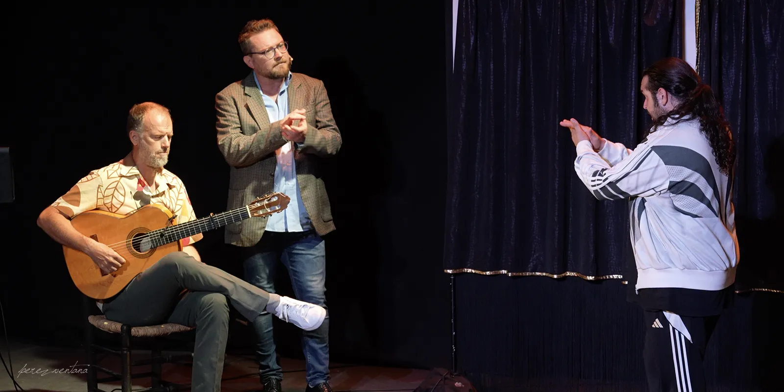 Teatro flamenco 'El payo, el guiri y el gitano'. Tino Van der Sman, Alejandro Villaescusa y El Oruco. Foto: perezventana