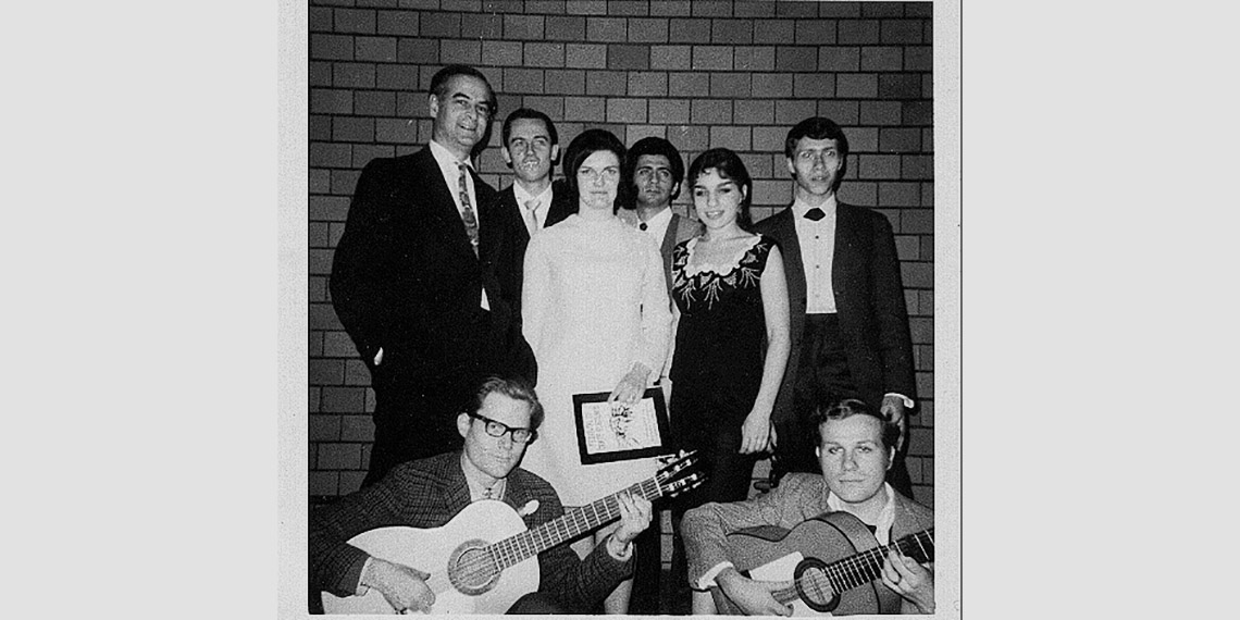 Primer Festival de Cante de Nueva York, 1968. David Moreno, Antonio Durán, Anita Volland, Roberto González, Estela Zatania, Dominic Caro, Morre Zatania y Brook Zern.