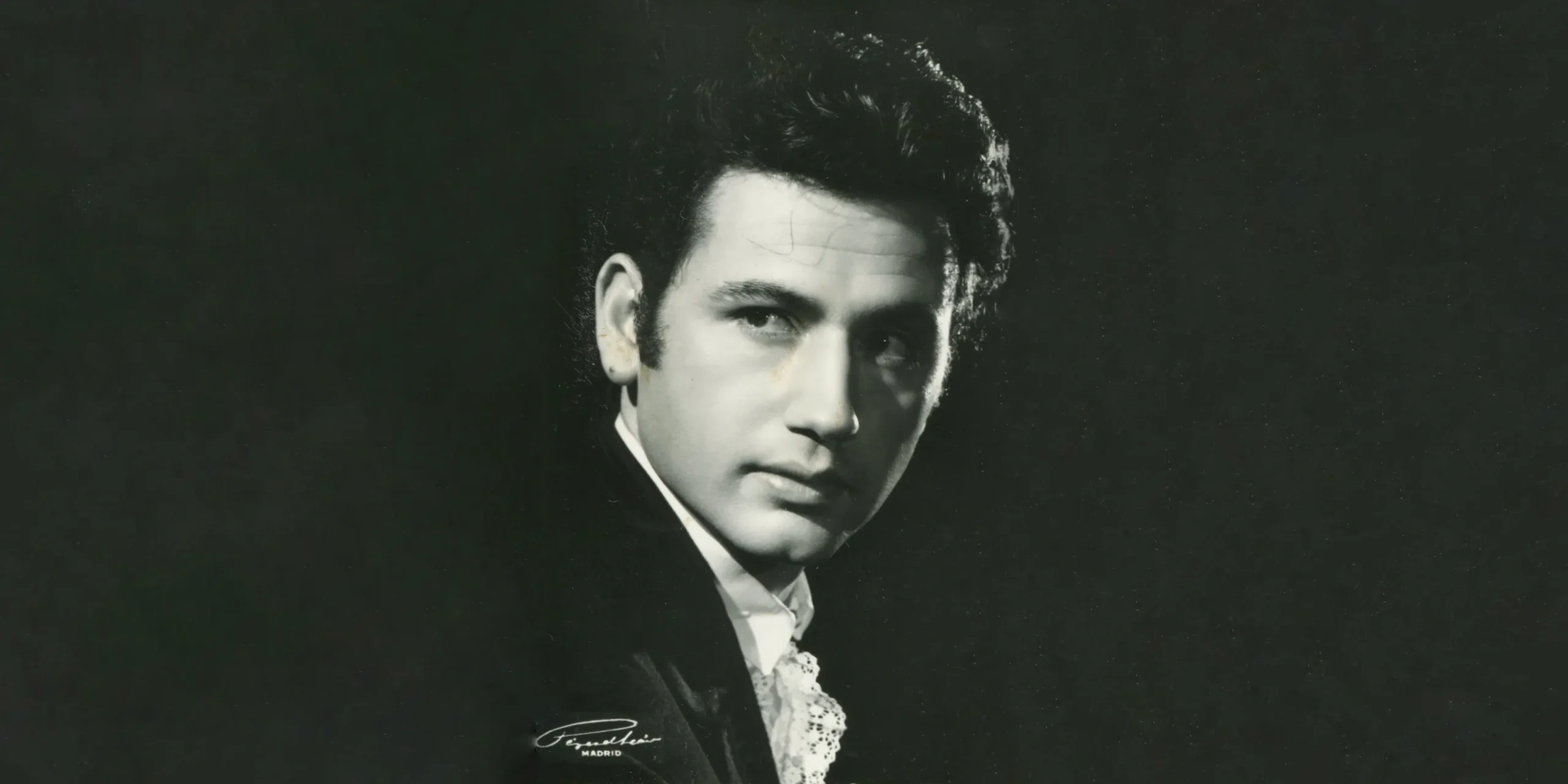 El cantaor Fosforito. Imagen cedida por Fernando Sanjuán Caramazana, realizada en el estudio de Pérez de León, Madrid.