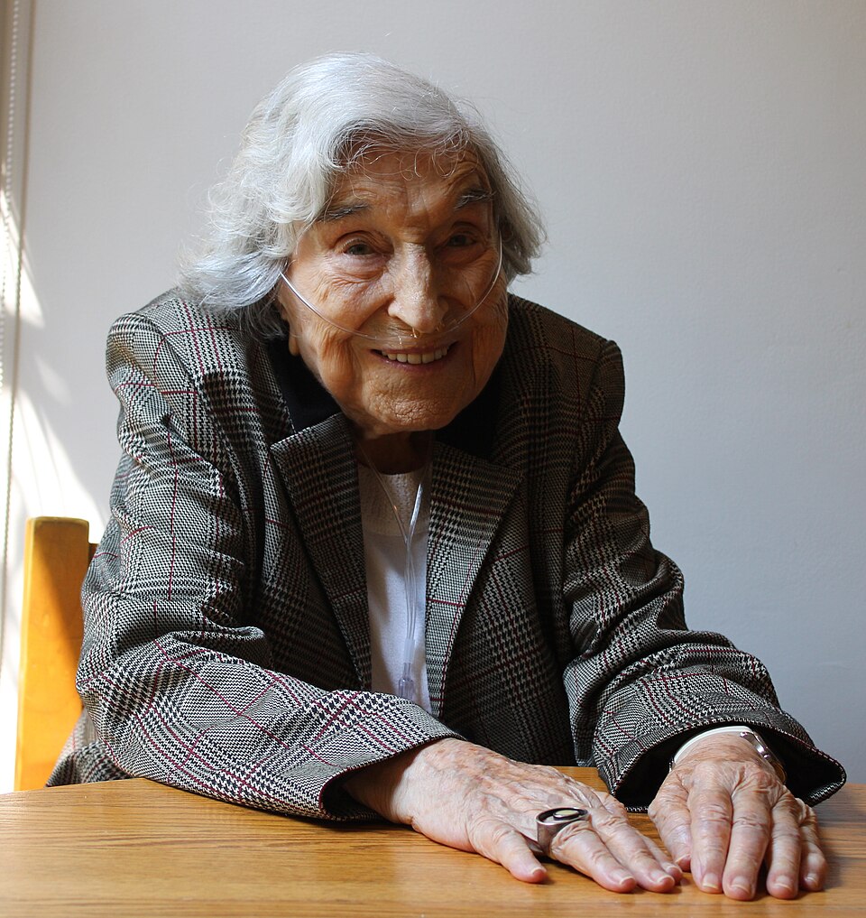 Margit Frenk. Fotografía tomada por Uriel Santiago Velasco el 23 de mayo de 2025, a tres meses de cumplir 100 años.
