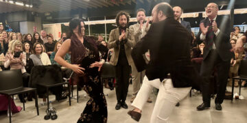 Juan Tejero e Irene Carrasco protagonizan la zambomba jerezana en Sevilla. Foto: Manuel Martín Martín