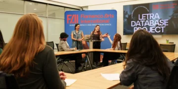 Tania Arabelle Flores y la Dra. Sara Arribas Colmenar. Simposio Digital Duende, Universidad de Stanford (California). Foto: Fred Aube